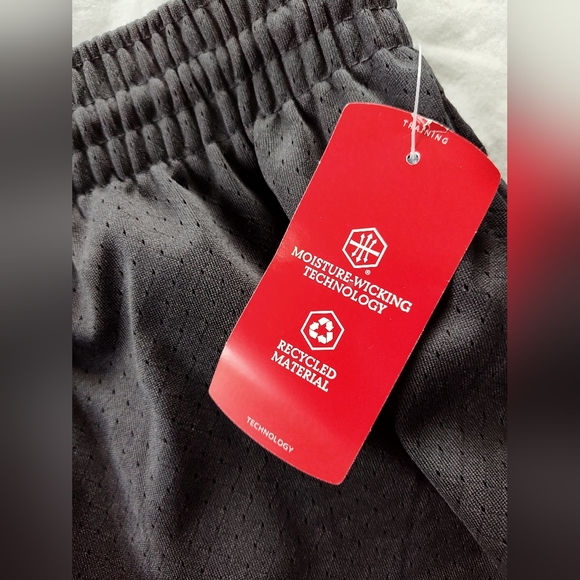 Men's BCG (NWT) Athletic Shorts. Size XL 8" Inseam. Drawstring Waist Pockets - Picture 2 of 4